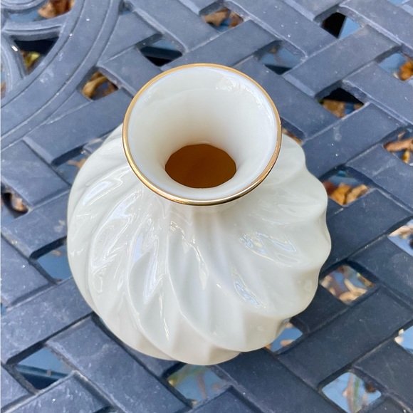 Lenox Vintage Richmond Swirl Pattern Bud Vase with Gold Trim - Picture 4 of 6